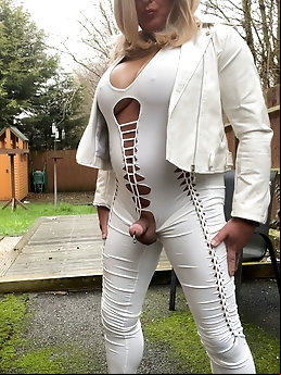 Jill Pills rear end penetrated in a collection of 9 images from Grooby-Archives on xHamster